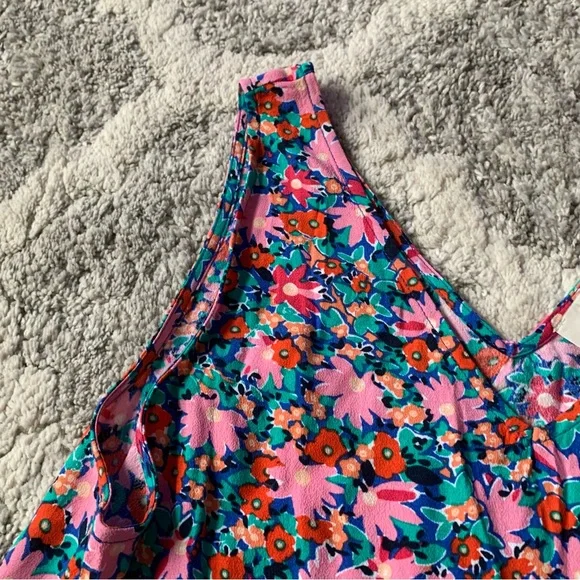 Woman’s Loft size large floral Daisy Double V Peplum Shell tank top - Picture 8 of 9